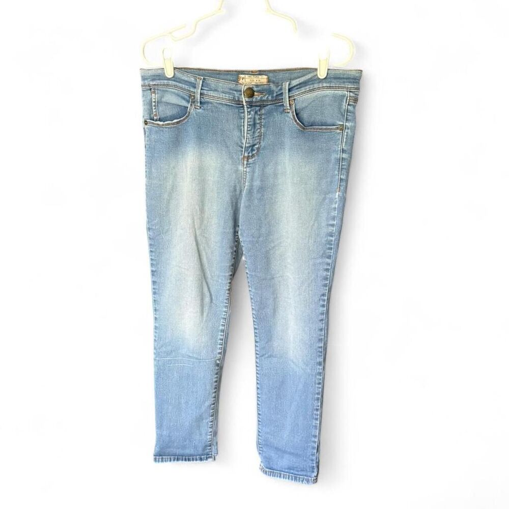Free People Light Wash Straight Leg Jeans Women’s 31 Mid Rise Classic Denim